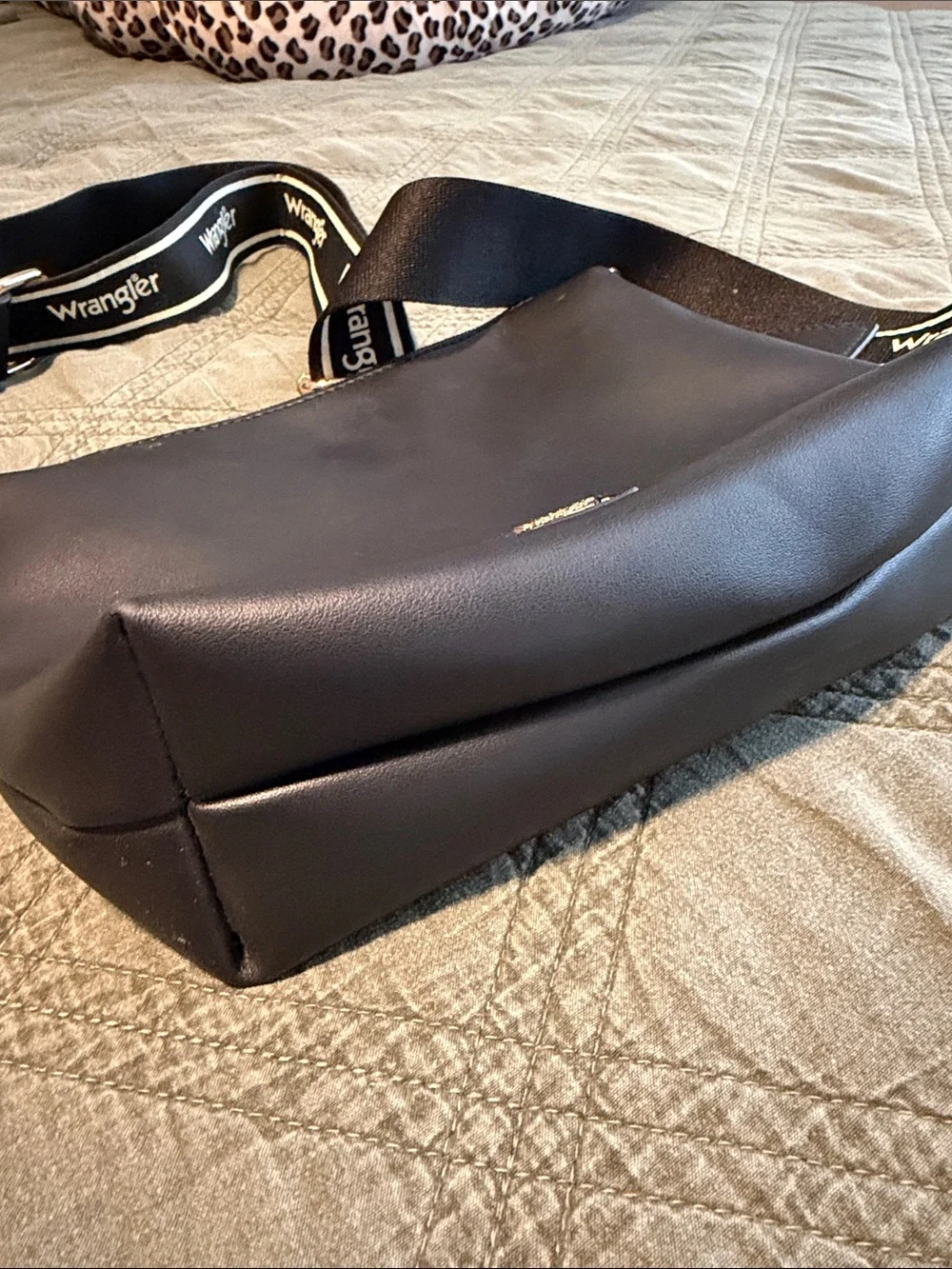 Wrangler BLACK Crossbody with Branded Strap and Gold Hardware
